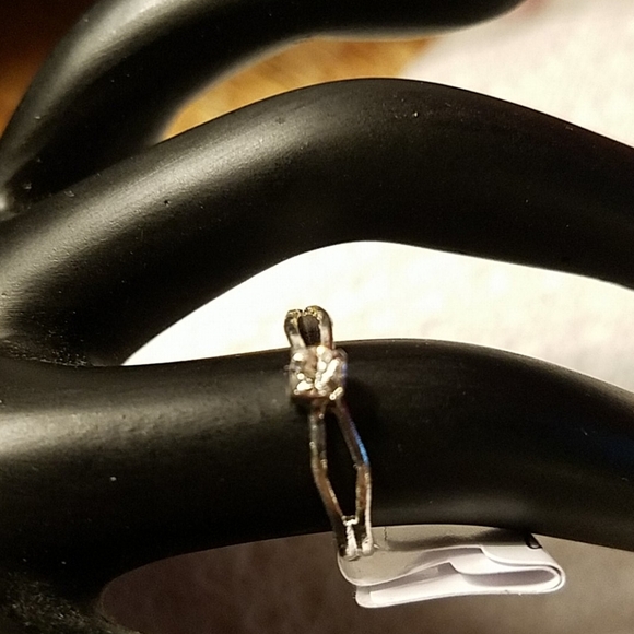 Beautiful Costume Jewelry Ring Size 7 Adjustable - Picture 1 of 1